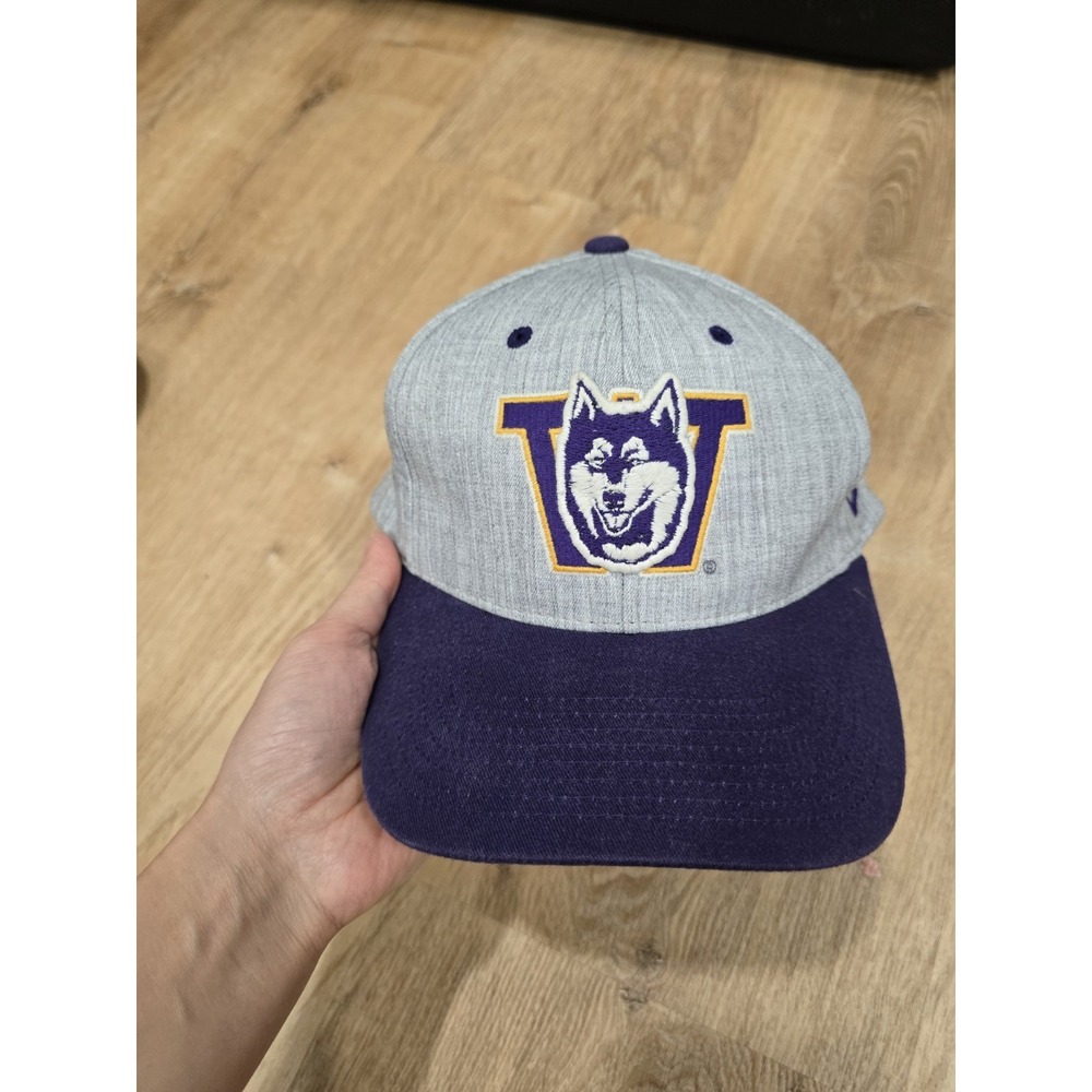 University of Washington Huskies Zephyr Fitted Cap‎ Hat Purple Grey M/L Z...